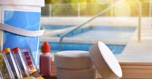 Você sabia que existe um jeito certo de limpar a piscina?
