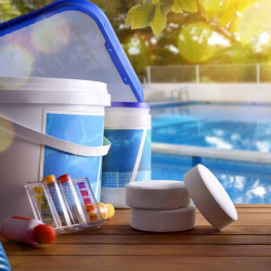 Você sabia que existe um jeito certo de limpar a piscina?