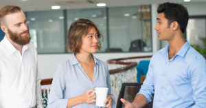 Como líderes interessantes iniciam uma boa conversa?