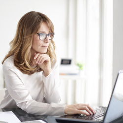 O número de mulheres com coragem de empreender, finalmente, vem crescendo em todo país. 