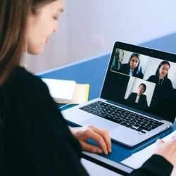 Ser líder em trabalhos híbridos aumenta a sua produtividade mas também a pressão sobre você.