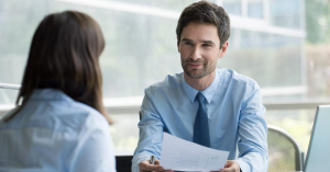 Tem uma entrevista de emprego marcada?